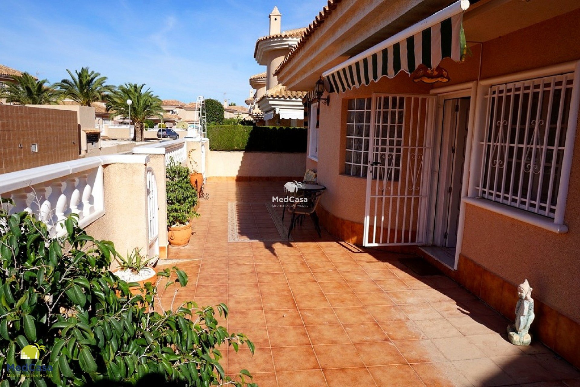 Resale - Villa -
Torrevieja