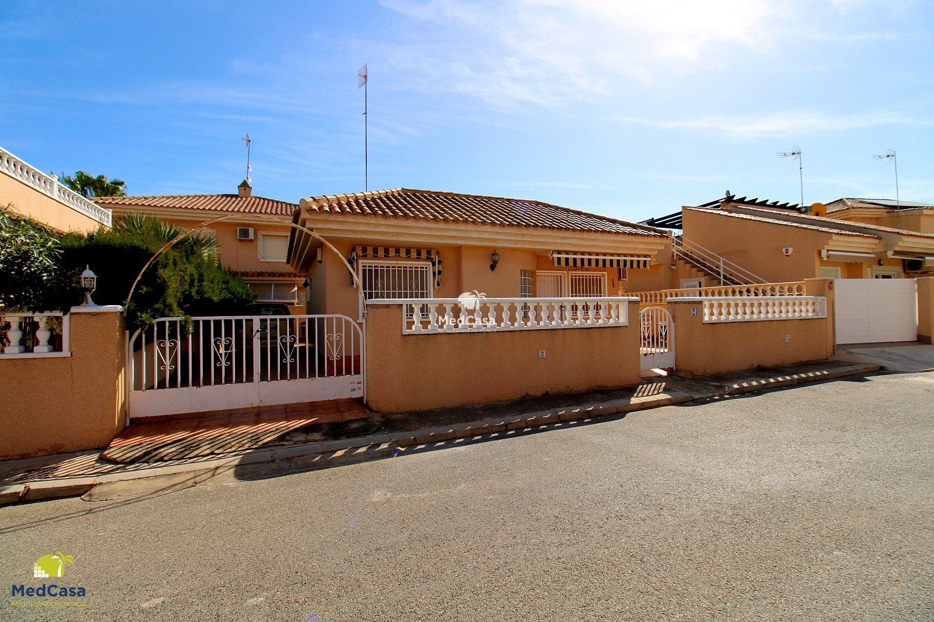 Resale - Villa -
Torrevieja