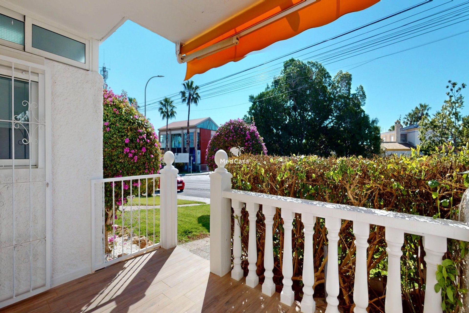 Segunda mano - Apartamento planta baja -
Orihuela Costa
