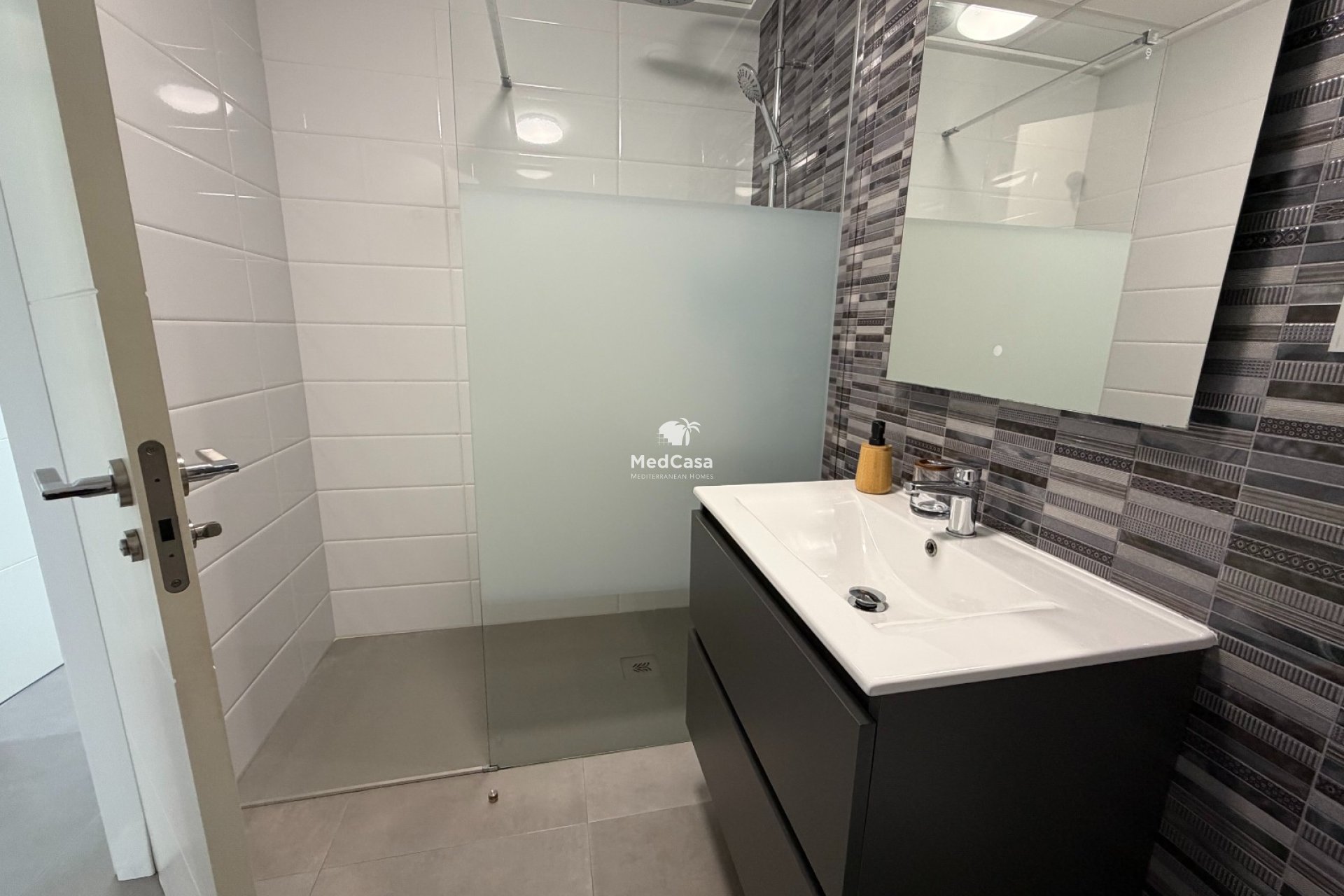 Segunda mano - Apartamento planta baja -
Pilar de la Horadada