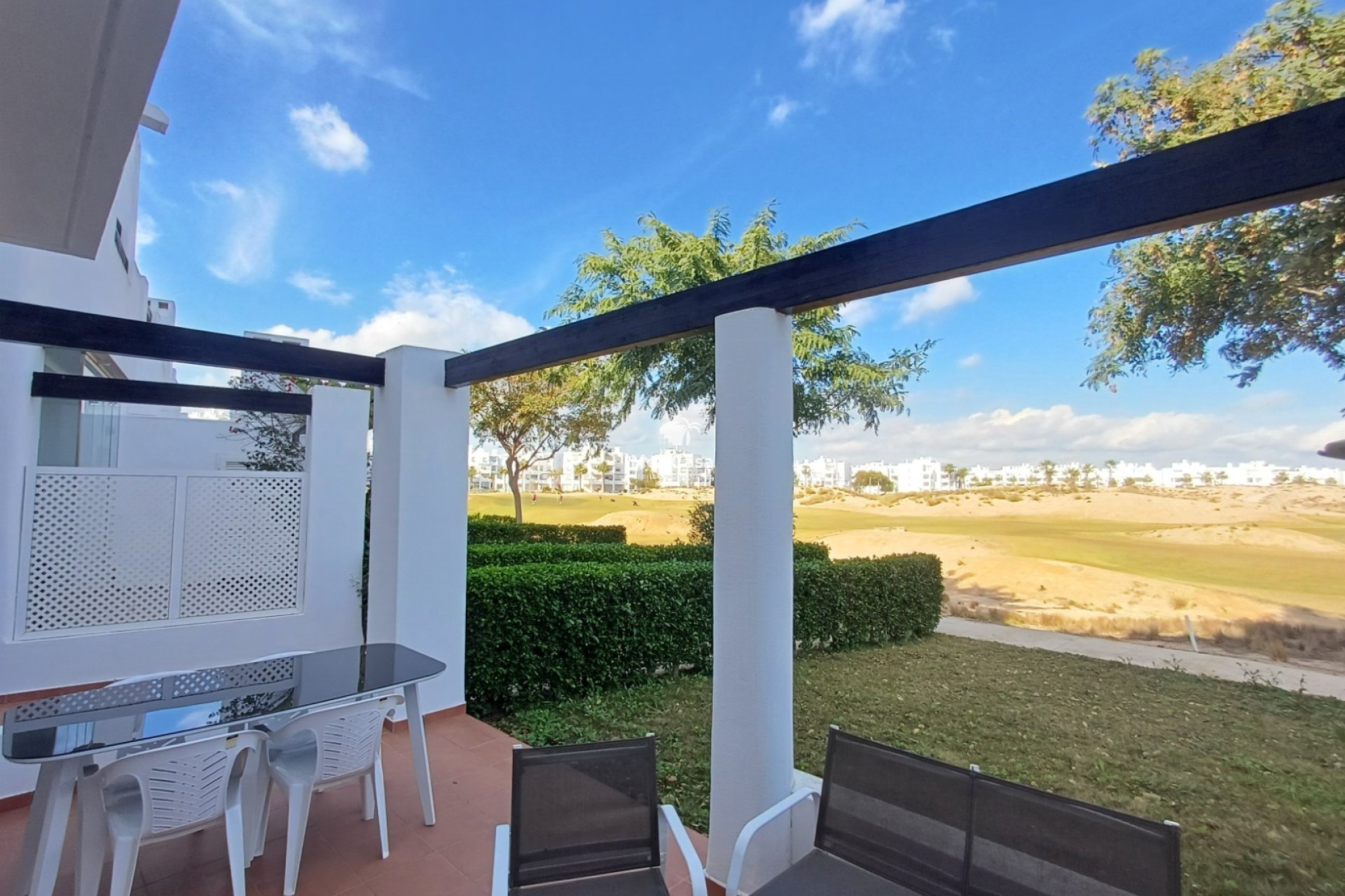 Segunda mano - Apartamento planta baja -
Roldan