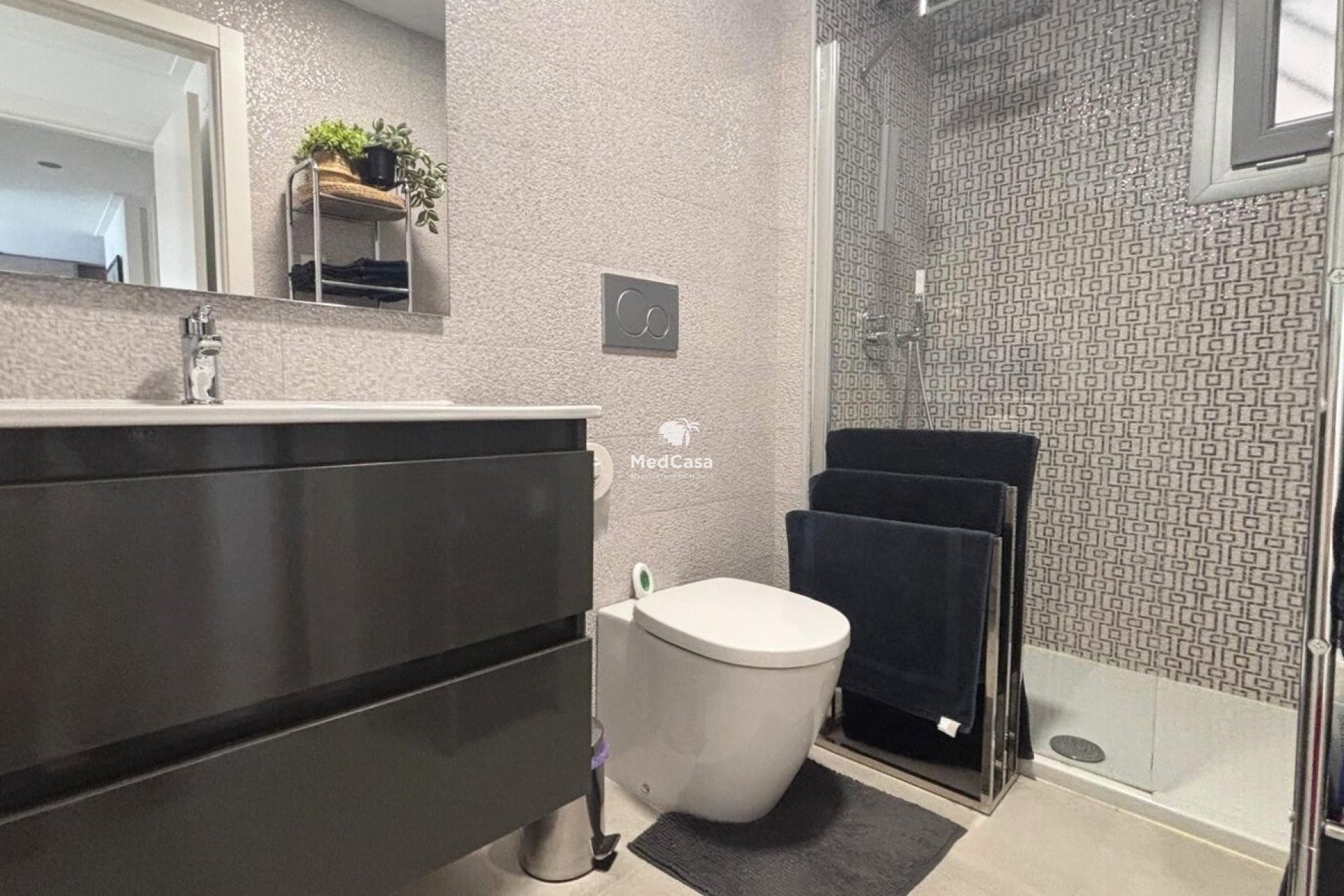 Segunda mano - Apartamento planta baja -
Torrevieja