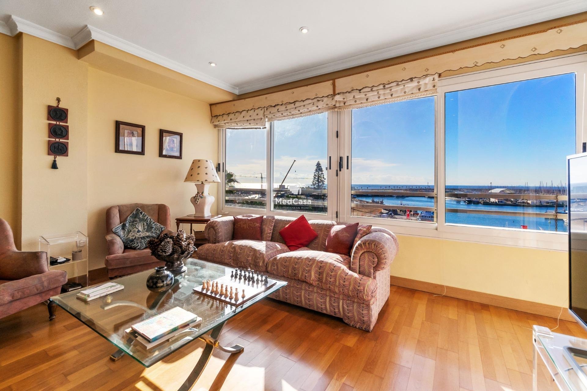 Segunda mano - Apartamento -
Torrevieja - Centro - Muelle Pesquero