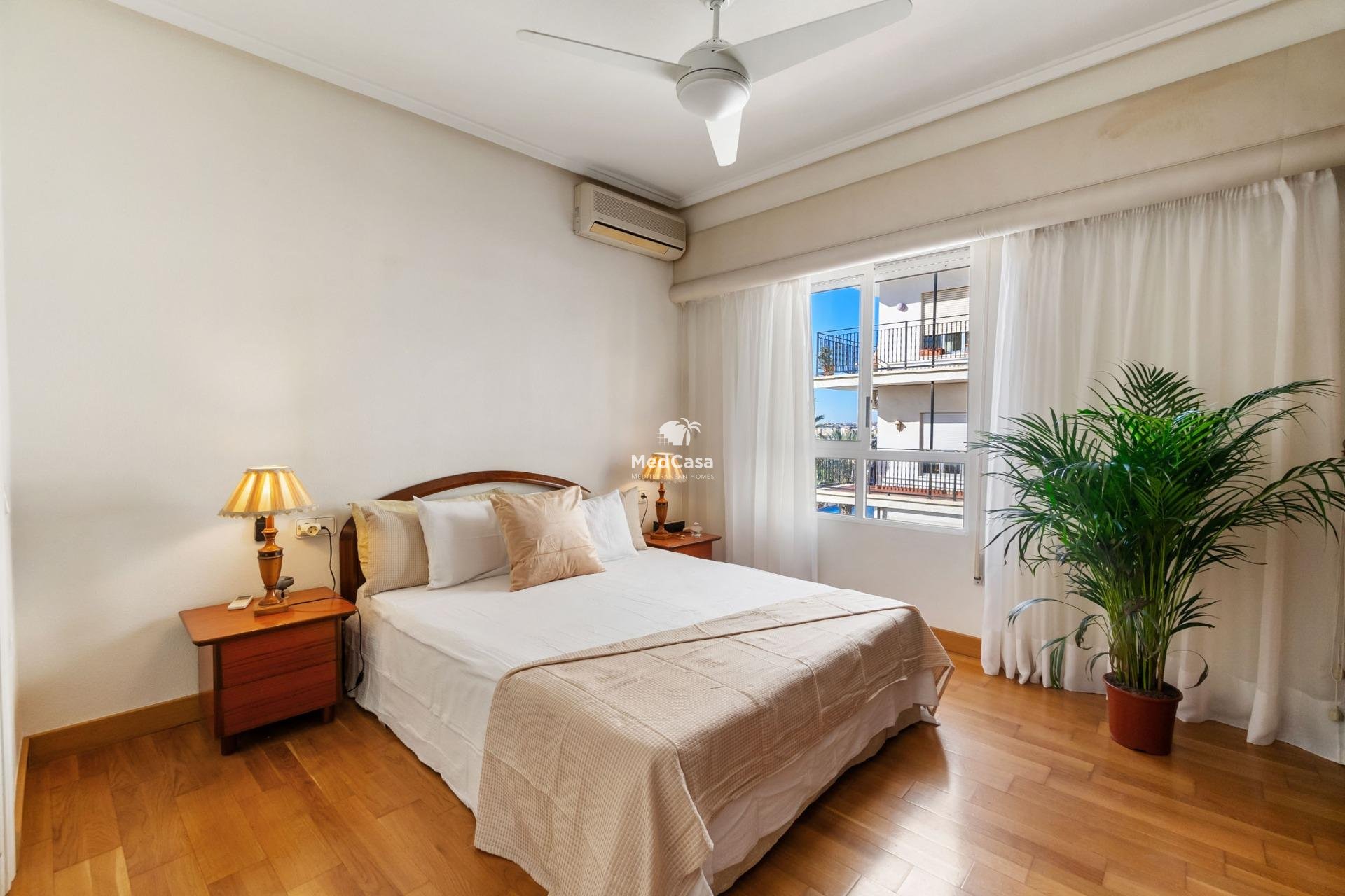 Segunda mano - Apartamento -
Torrevieja - Centro - Muelle Pesquero