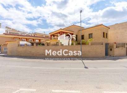 Villa - Resale - La Aparecida - Orihuela