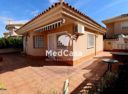 Villa - Segunda mano - Torrevieja - Torrevieja