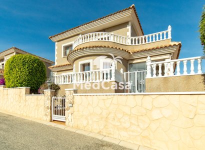 Villa - Wiederverkauf -
            Torrevieja - D-3138