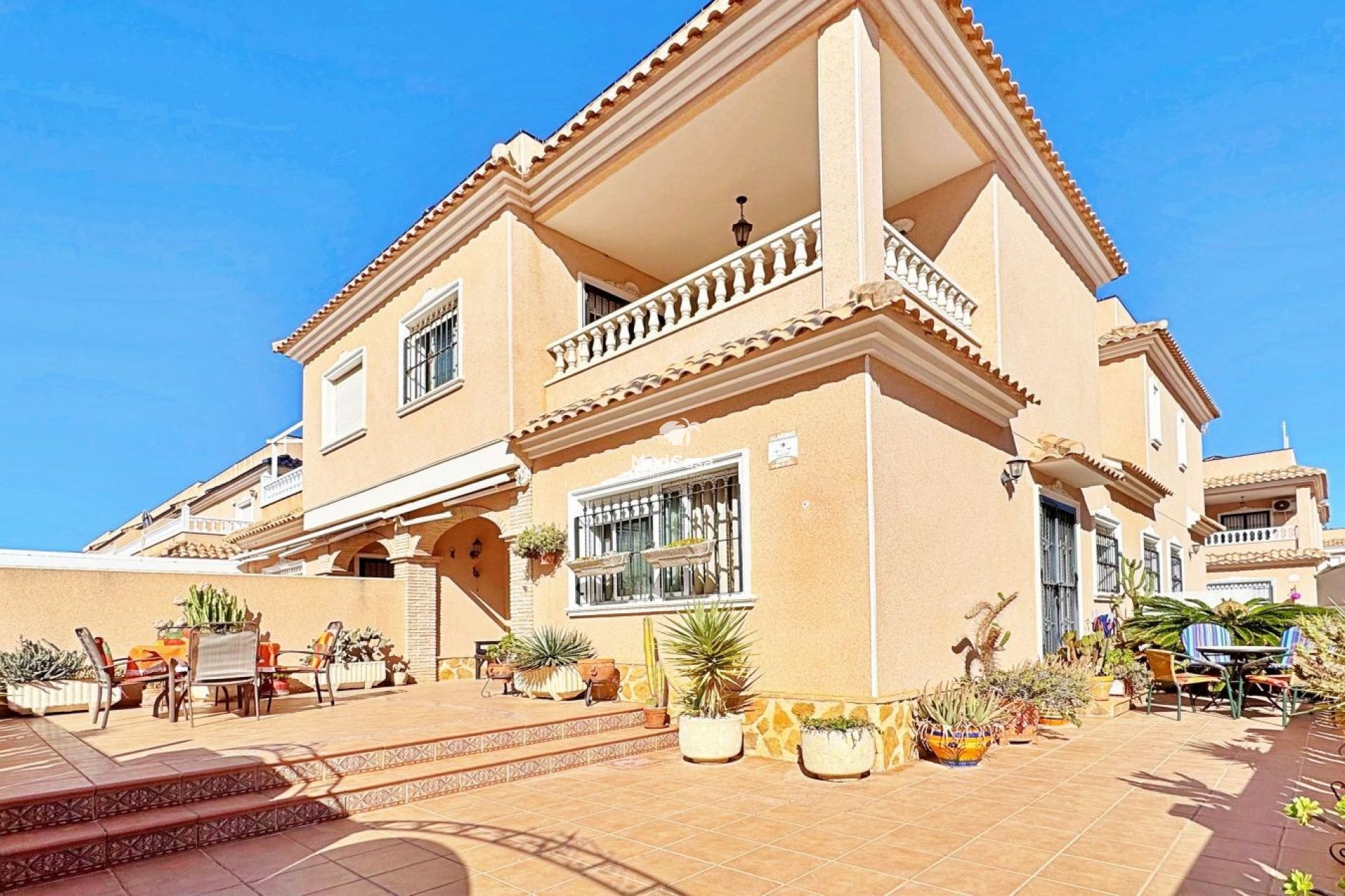 Wiederverkauf - Eckreihenhaus -
Orihuela Costa - Villamartín