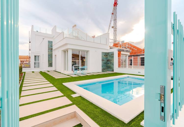 Moderne Neubau Doppelhaushälften mit privater Garage, Pool und Dachterrasse nur wenige Meter vom Meer und Golf