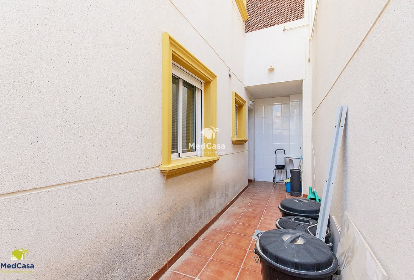 Segunda mano - Apartamento planta baja -
Orihuela Costa