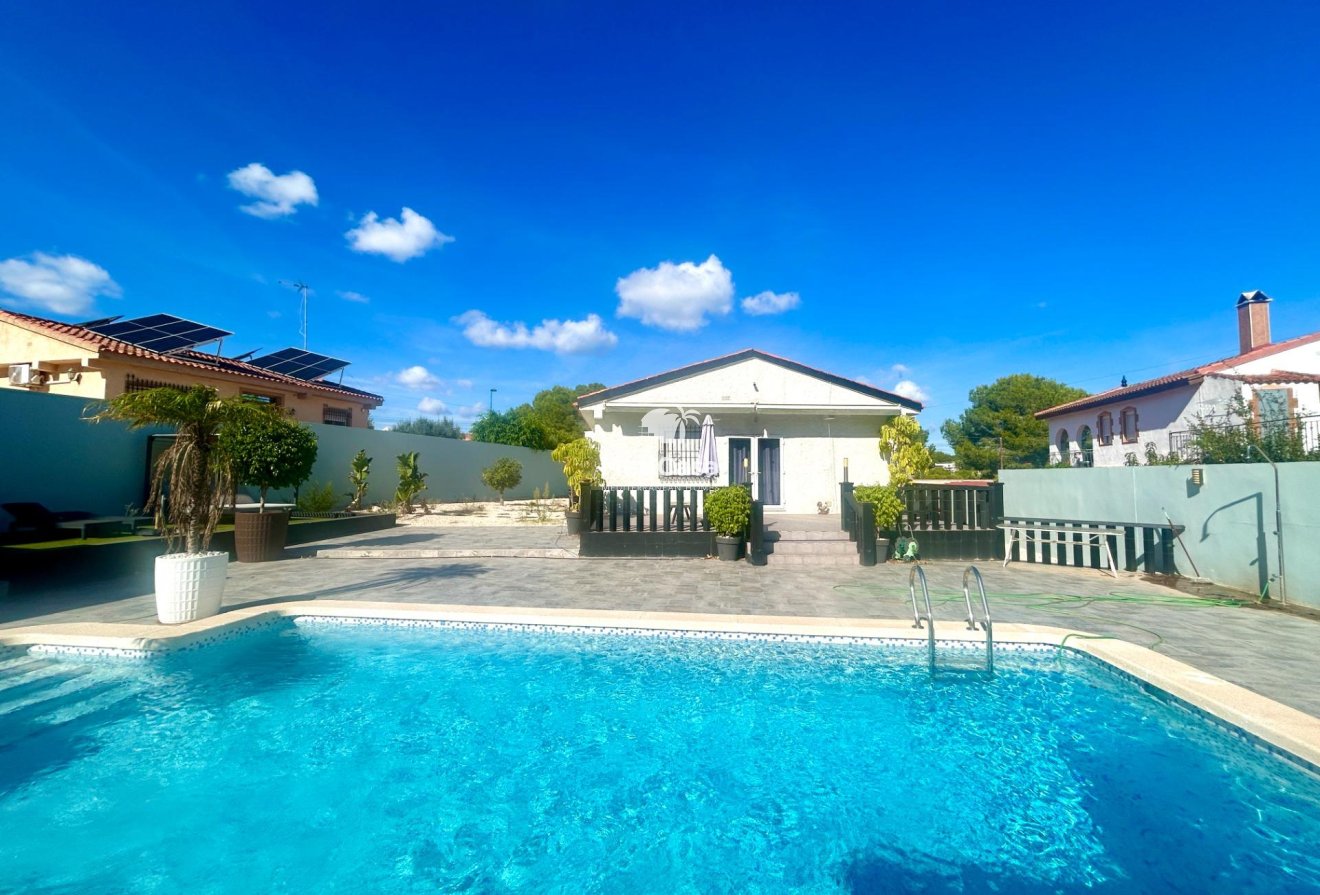 Wiederverkauf - Villa -
Pilar de la Horadada - Pinar de Campoverde