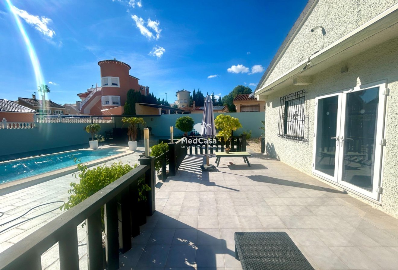Wiederverkauf - Villa -
Pilar de la Horadada - Pinar de Campoverde