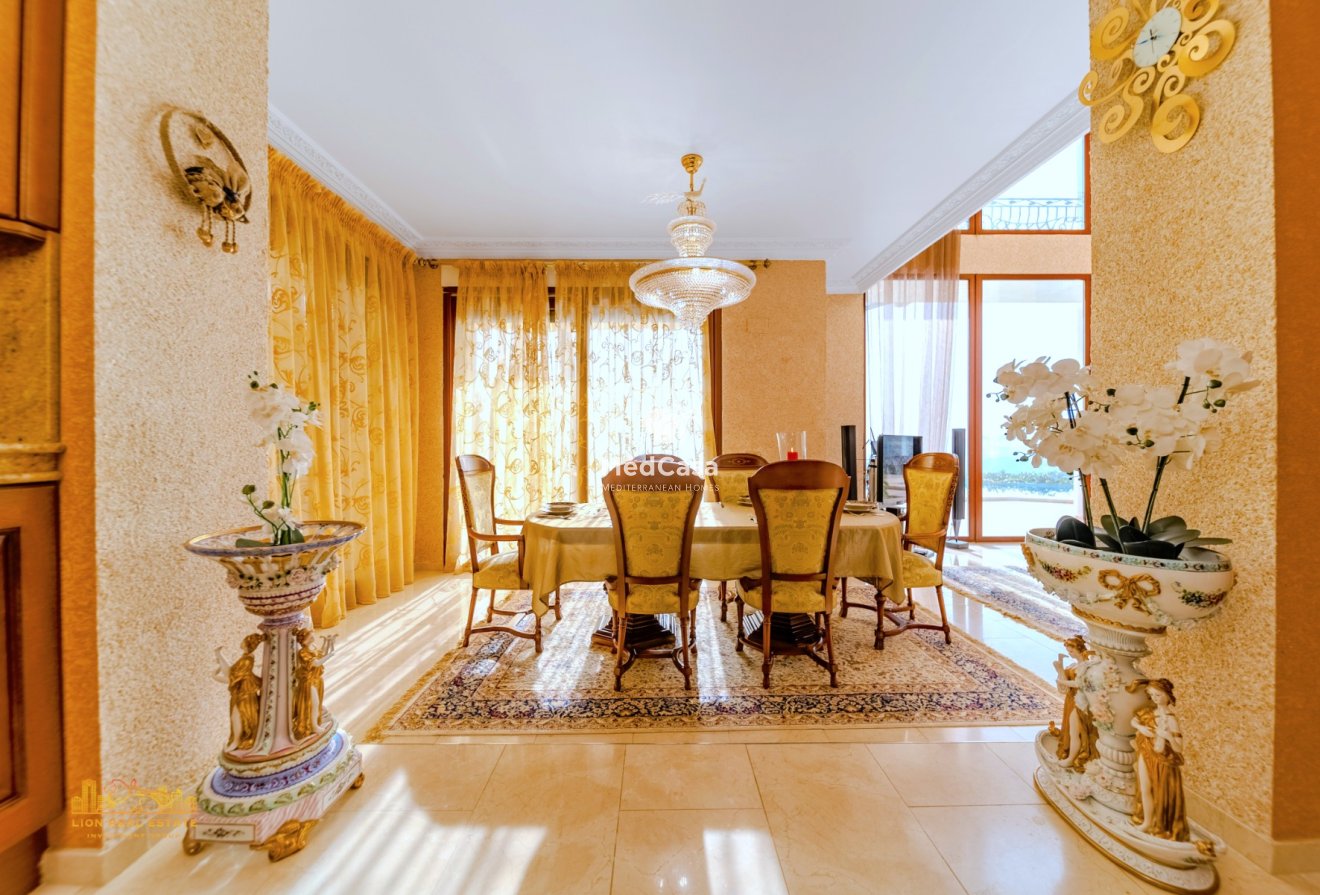 Wiederverkauf - Villa -
Altea
