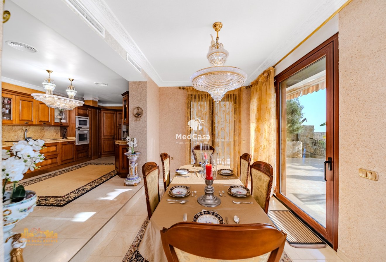 Wiederverkauf - Villa -
Altea