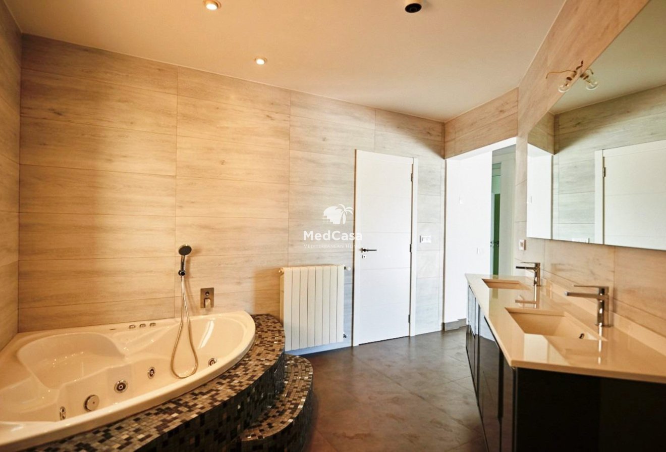 Resale - Villa -
Altea