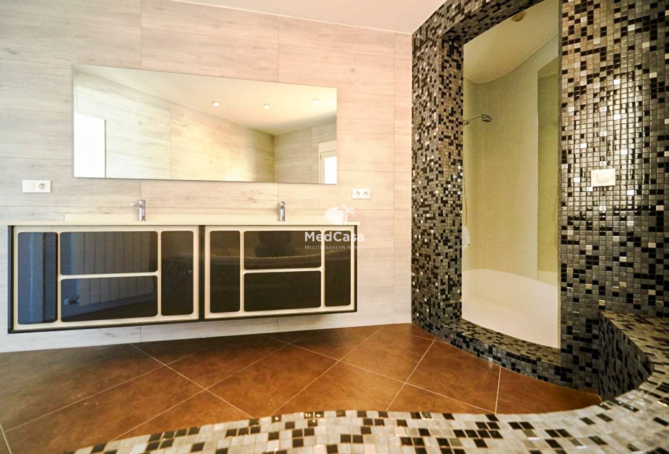 Resale - Villa -
Altea