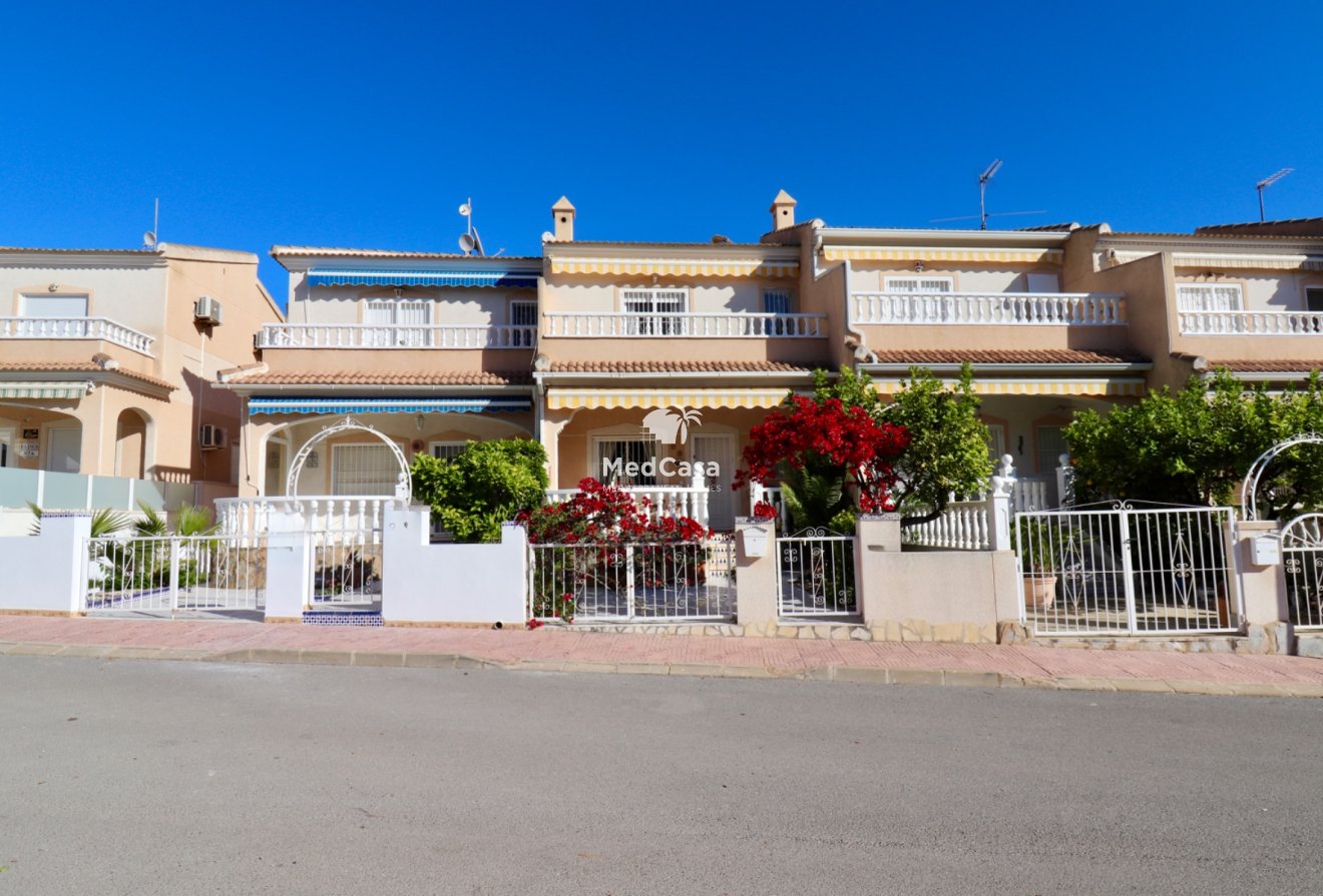 Resale - Townhouse -
Ciudad Quesada - Doña Pepa