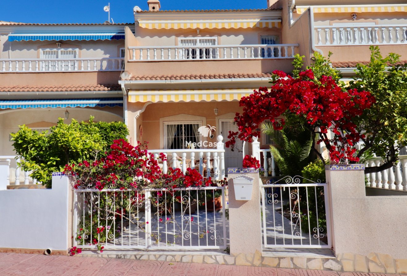 Resale - Townhouse -
Ciudad Quesada - Doña Pepa