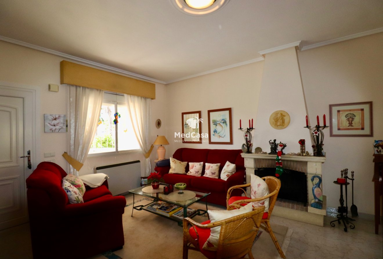 Resale - Townhouse -
Ciudad Quesada - Doña Pepa