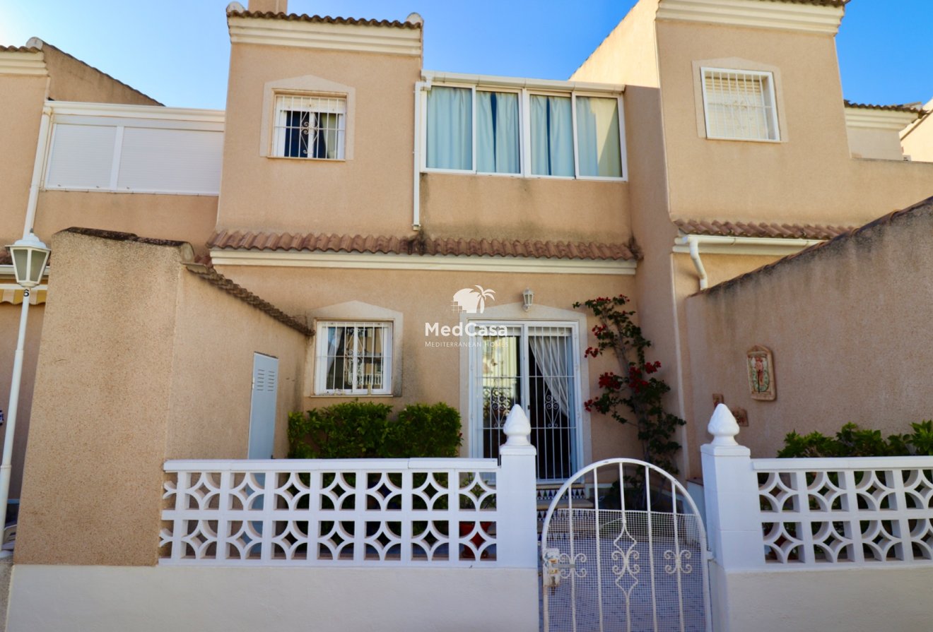 Resale - Townhouse -
Ciudad Quesada - Doña Pepa