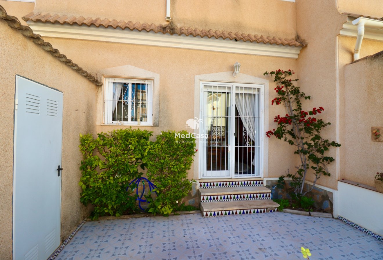 Resale - Townhouse -
Ciudad Quesada - Doña Pepa