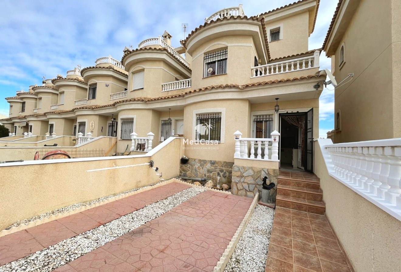 Resale - Townhouse -
Ciudad Quesada - Lo Marabú