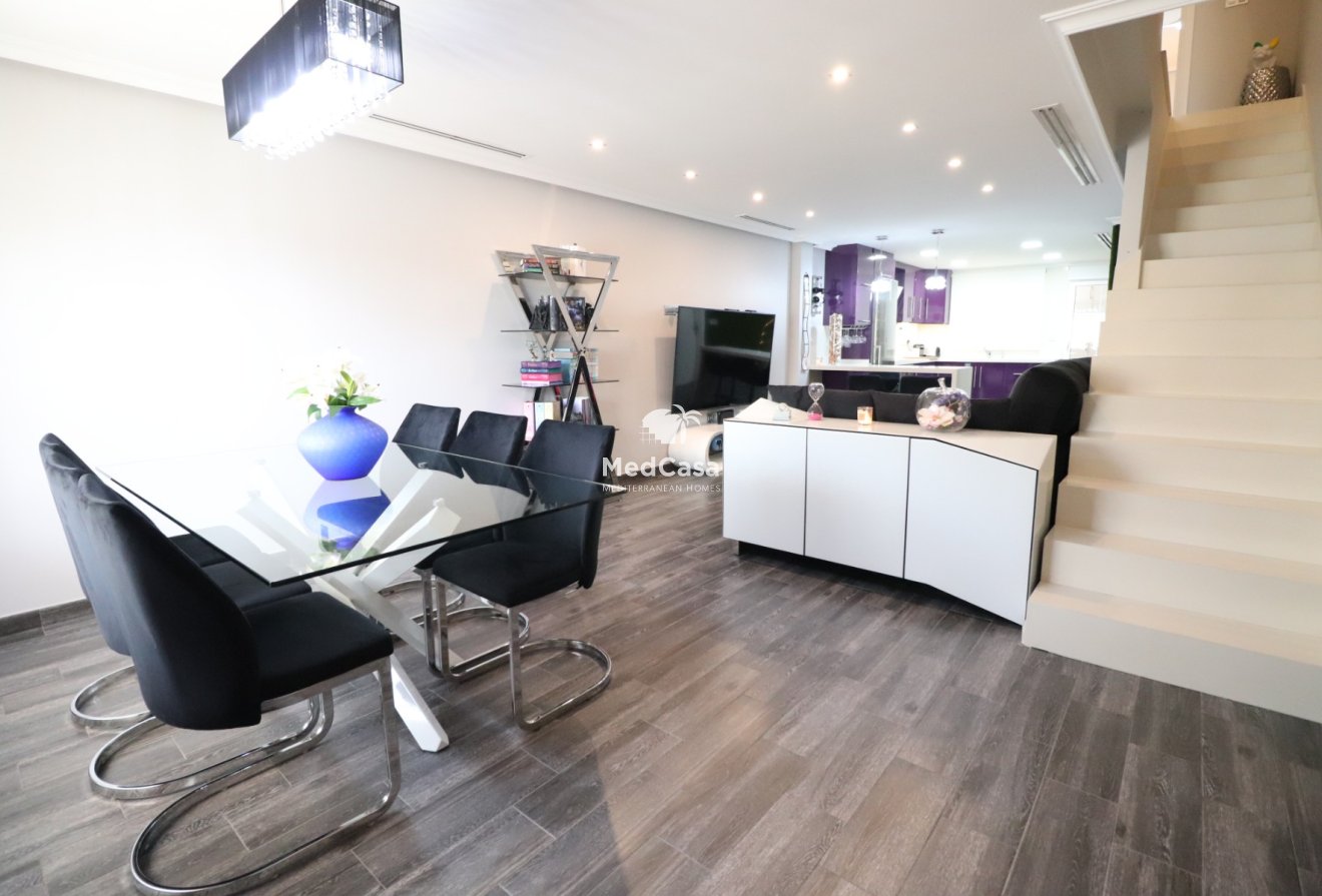 Resale - Townhouse -
Redován - Redovan - Town