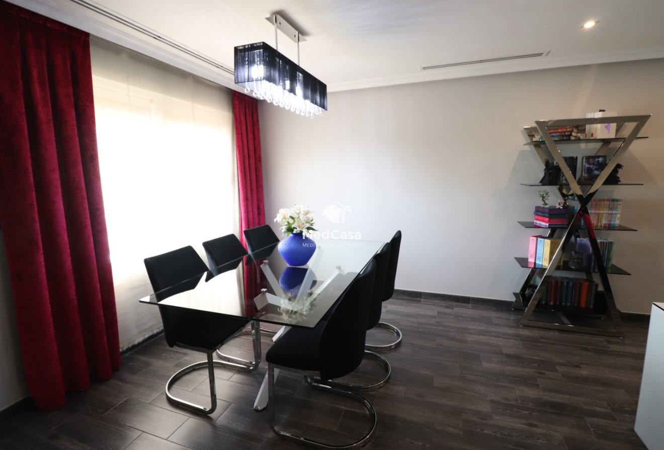Resale - Townhouse -
Redován - Redovan - Town