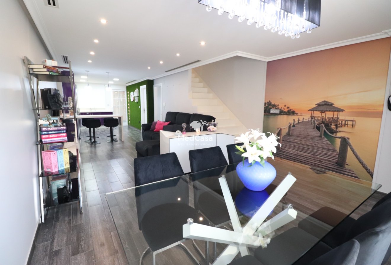 Resale - Townhouse -
Redován - Redovan - Town