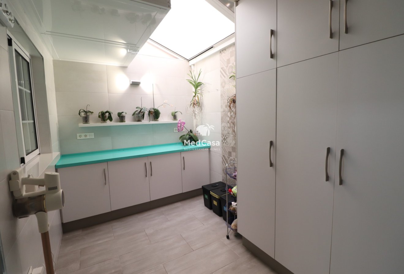 Resale - Townhouse -
Redován - Redovan - Town