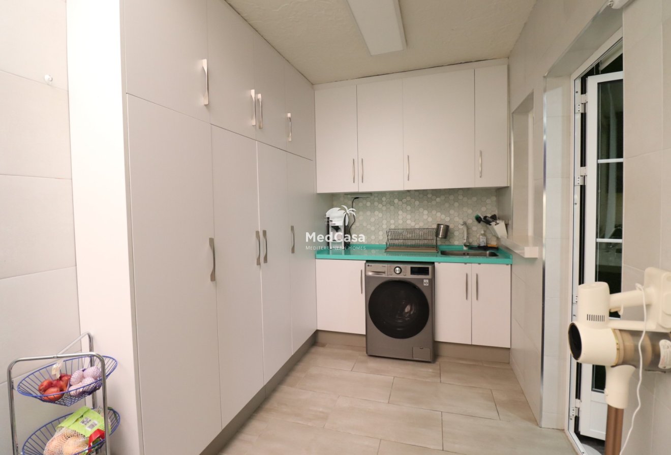 Resale - Townhouse -
Redován - Redovan - Town