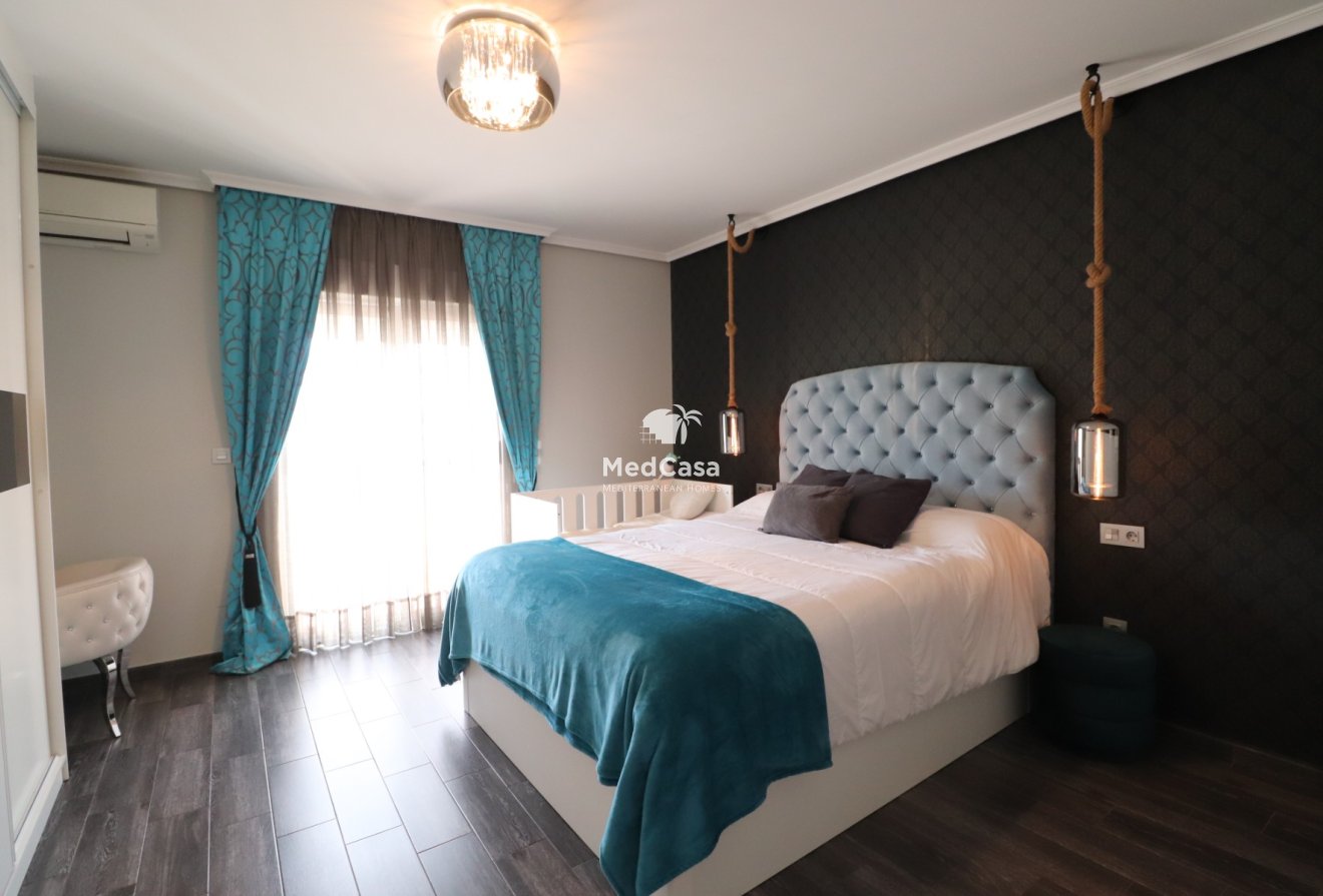 Resale - Townhouse -
Redován - Redovan - Town