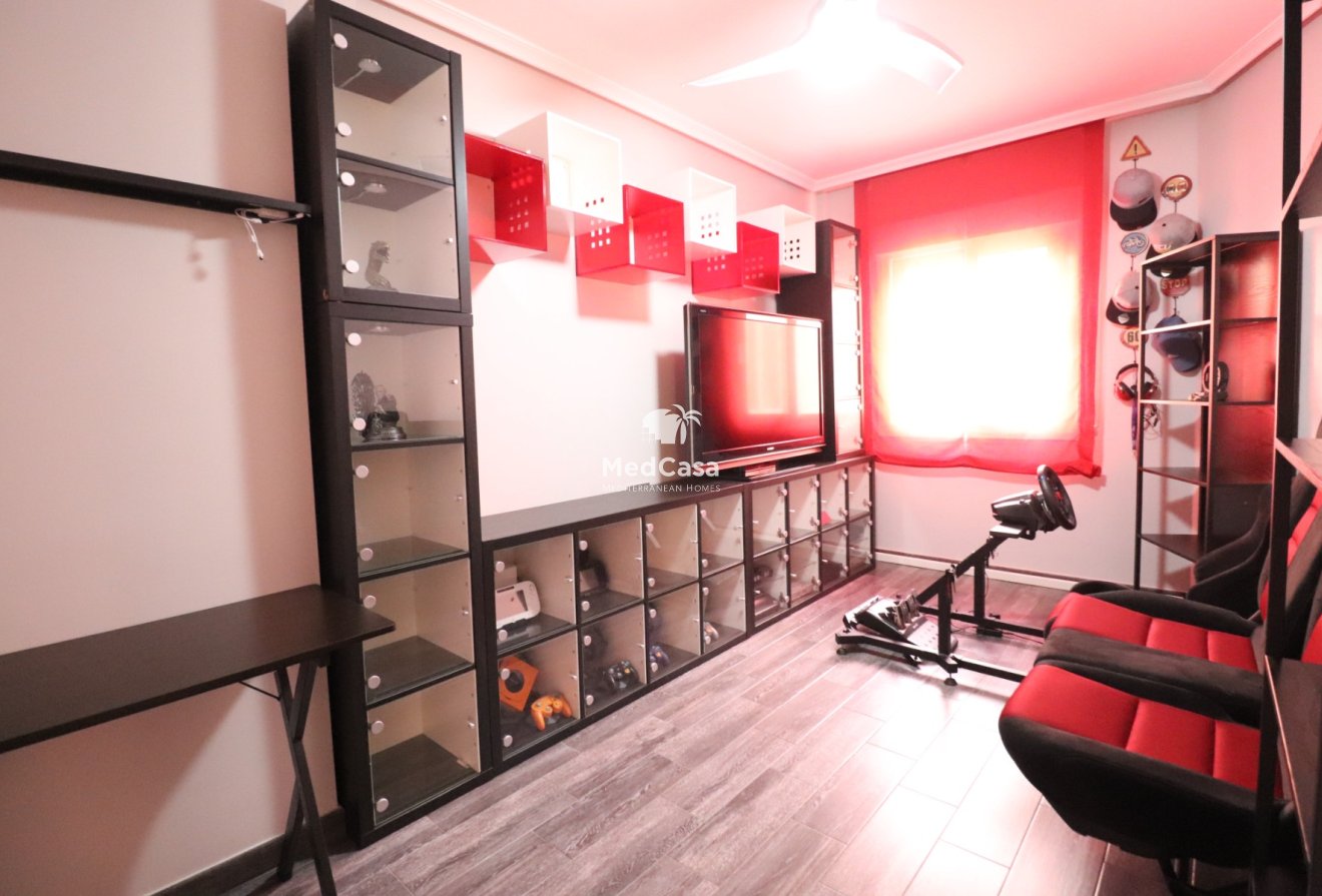 Resale - Townhouse -
Redován - Redovan - Town