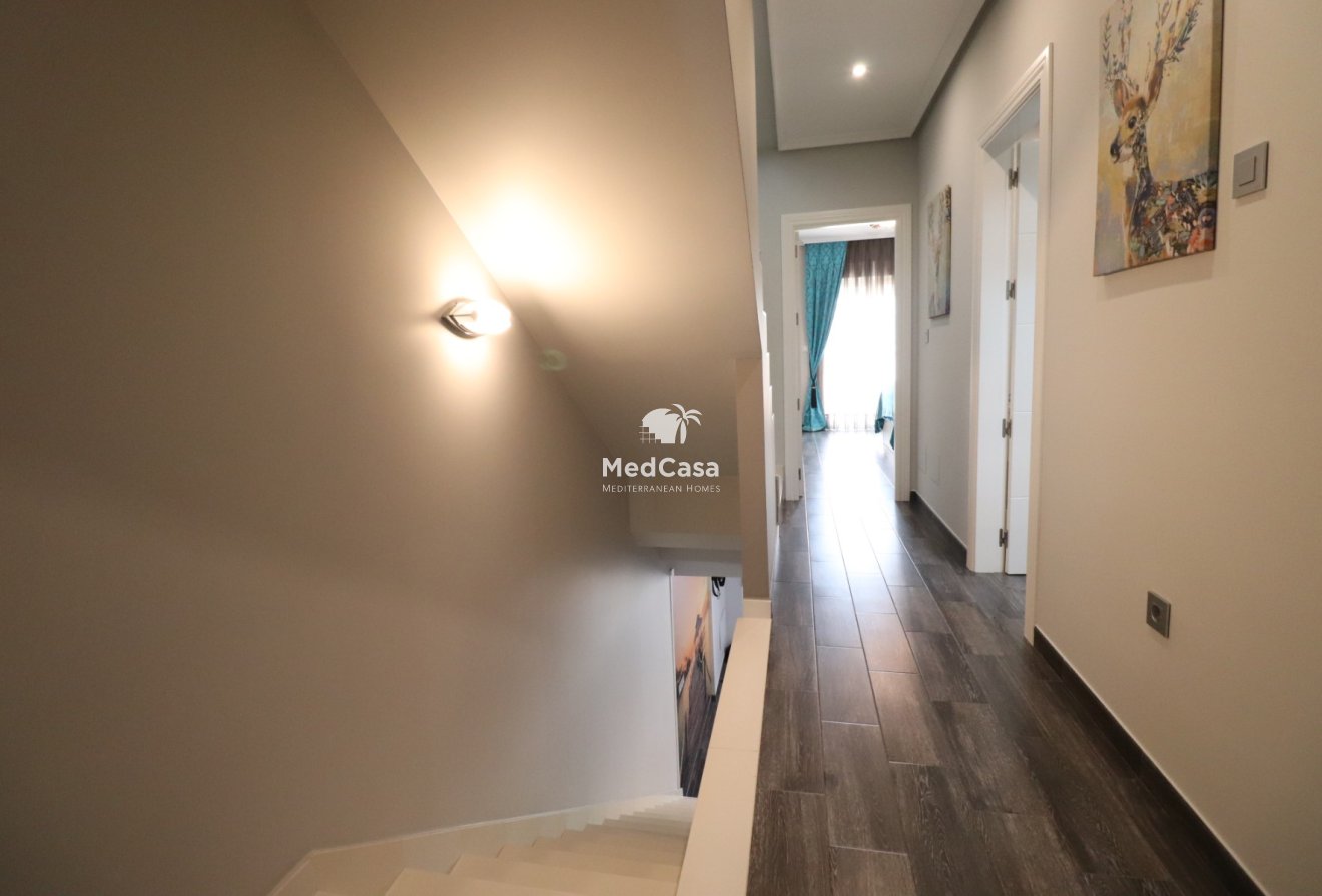 Resale - Townhouse -
Redován - Redovan - Town