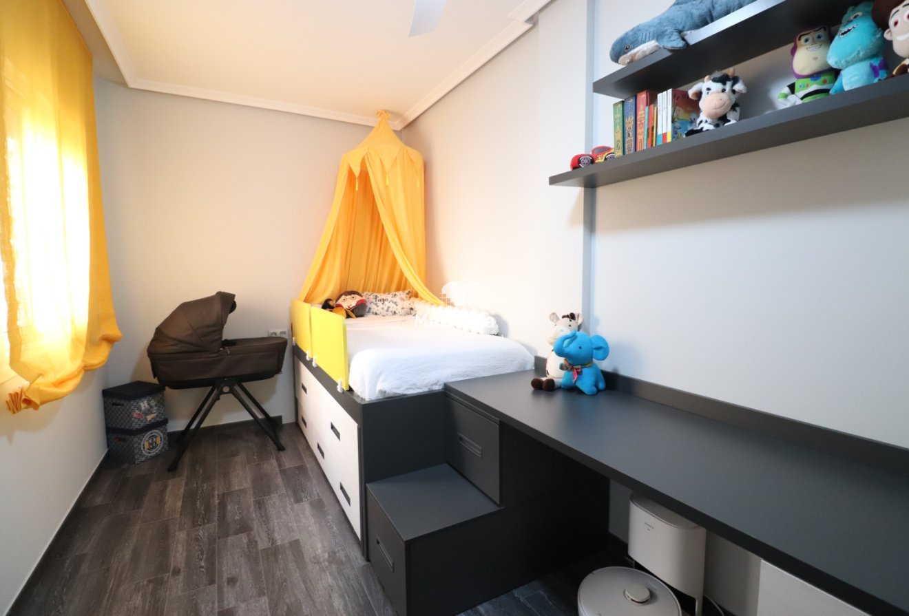 Resale - Townhouse -
Redován - Redovan - Town