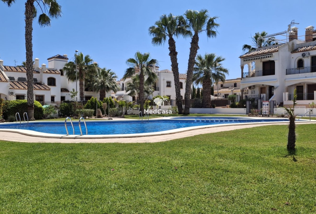 Segunda mano - Apartment / Duplex -
Orihuela Costa - Villamartín