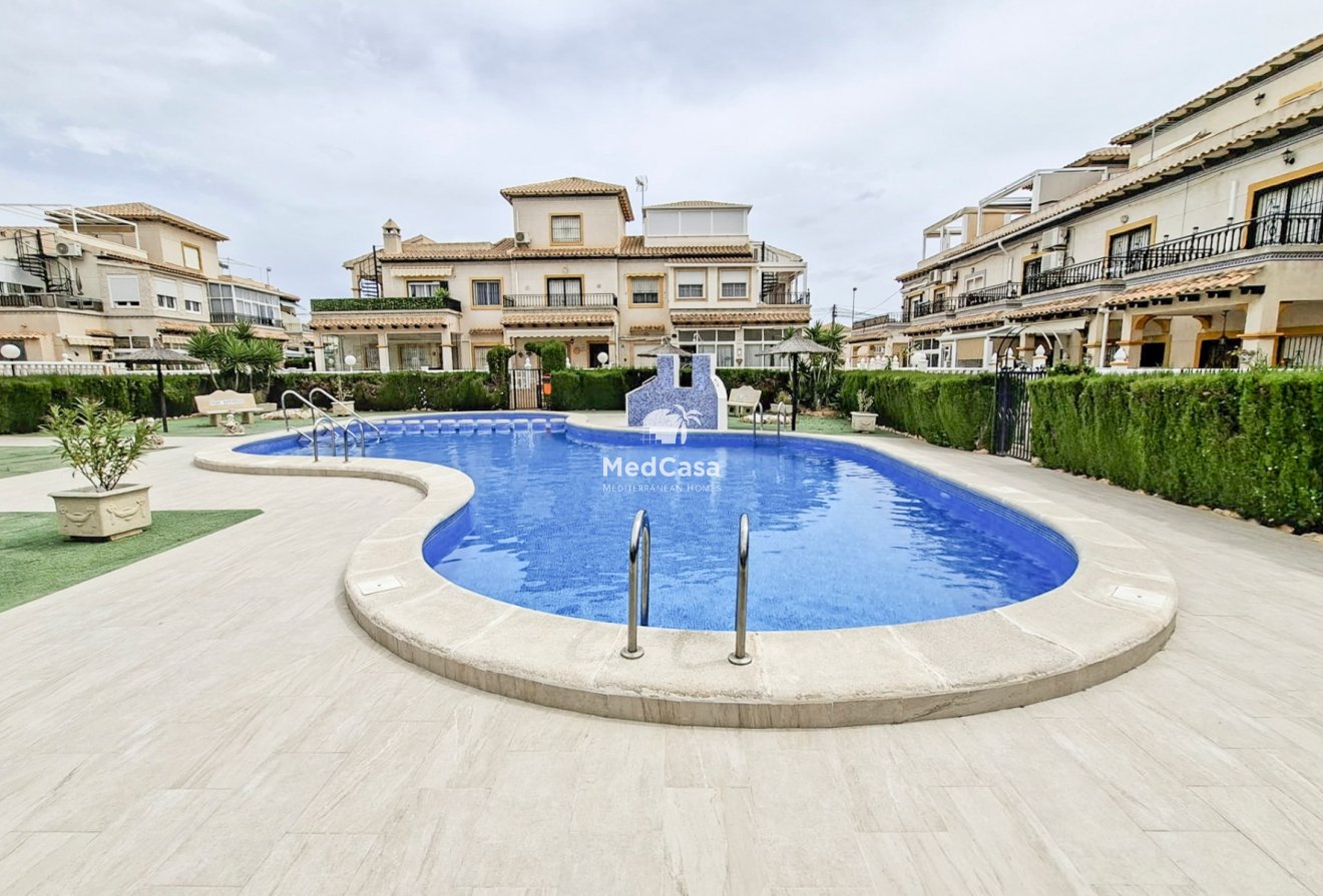 Segunda mano - Adosado -
Orihuela Costa