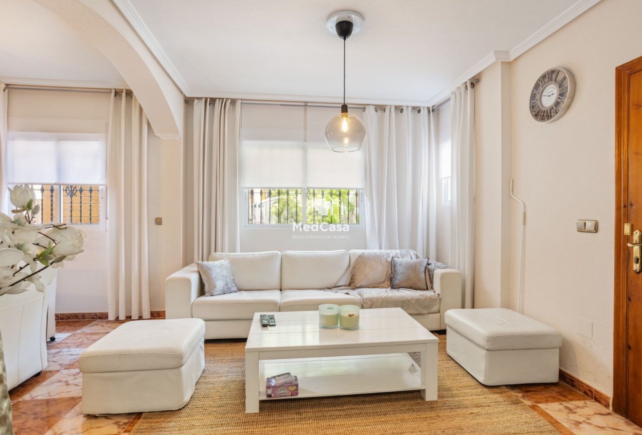 Resale - Townhouse -
Orihuela Costa - La Regia