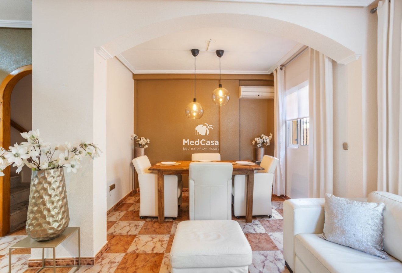 Resale - Townhouse -
Orihuela Costa - La Regia