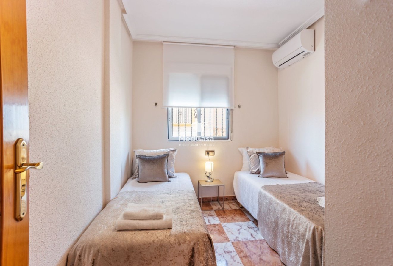 Resale - Townhouse -
Orihuela Costa - La Regia