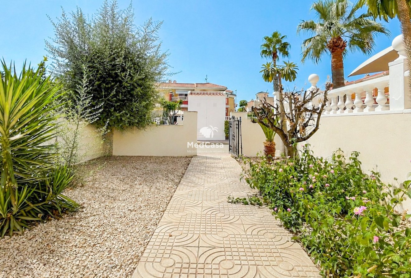 Resale - Townhouse -
Ciudad Quesada - Doña Pepa
