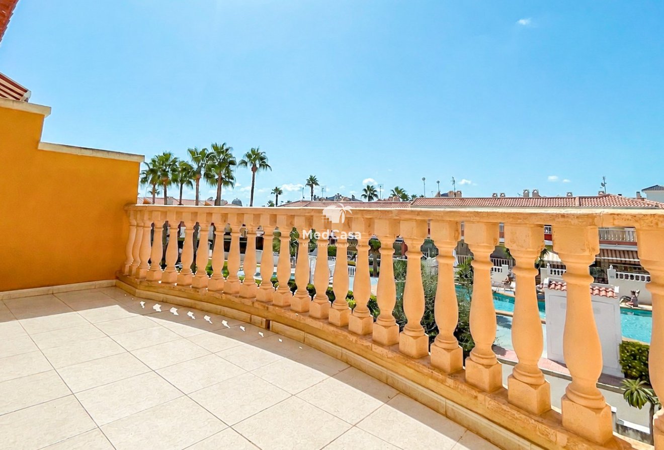 Resale - Townhouse -
Ciudad Quesada - Doña Pepa