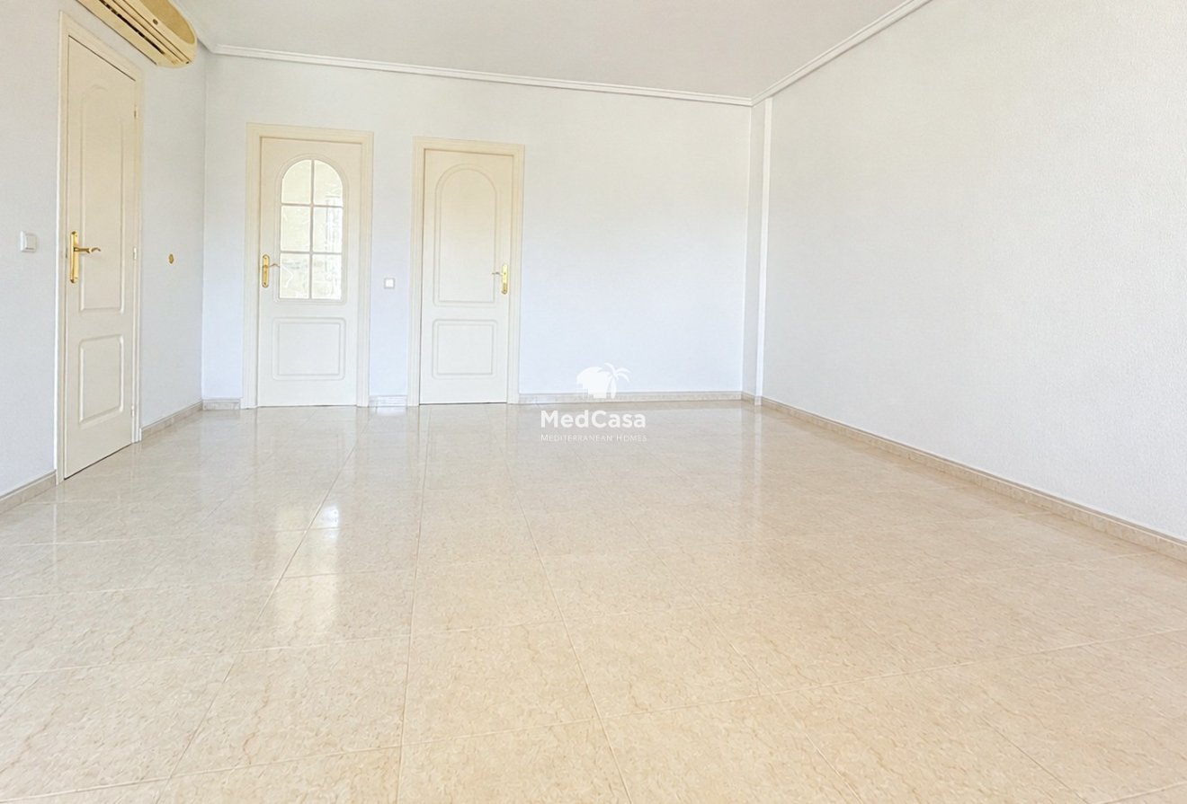 Resale - Townhouse -
Ciudad Quesada - Doña Pepa