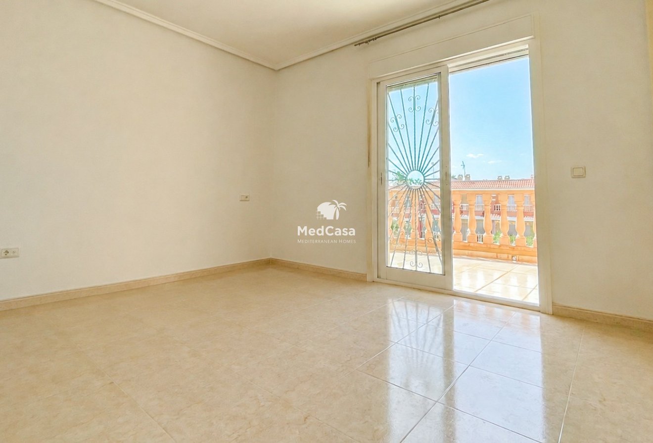 Resale - Townhouse -
Ciudad Quesada - Doña Pepa