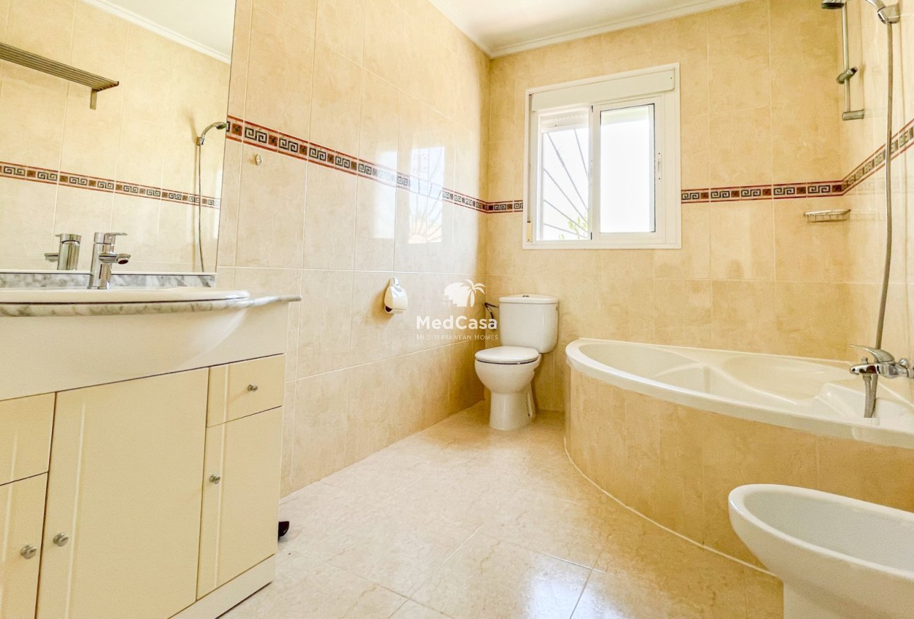 Resale - Townhouse -
Ciudad Quesada - Doña Pepa