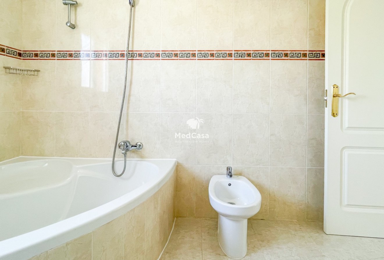 Resale - Townhouse -
Ciudad Quesada - Doña Pepa