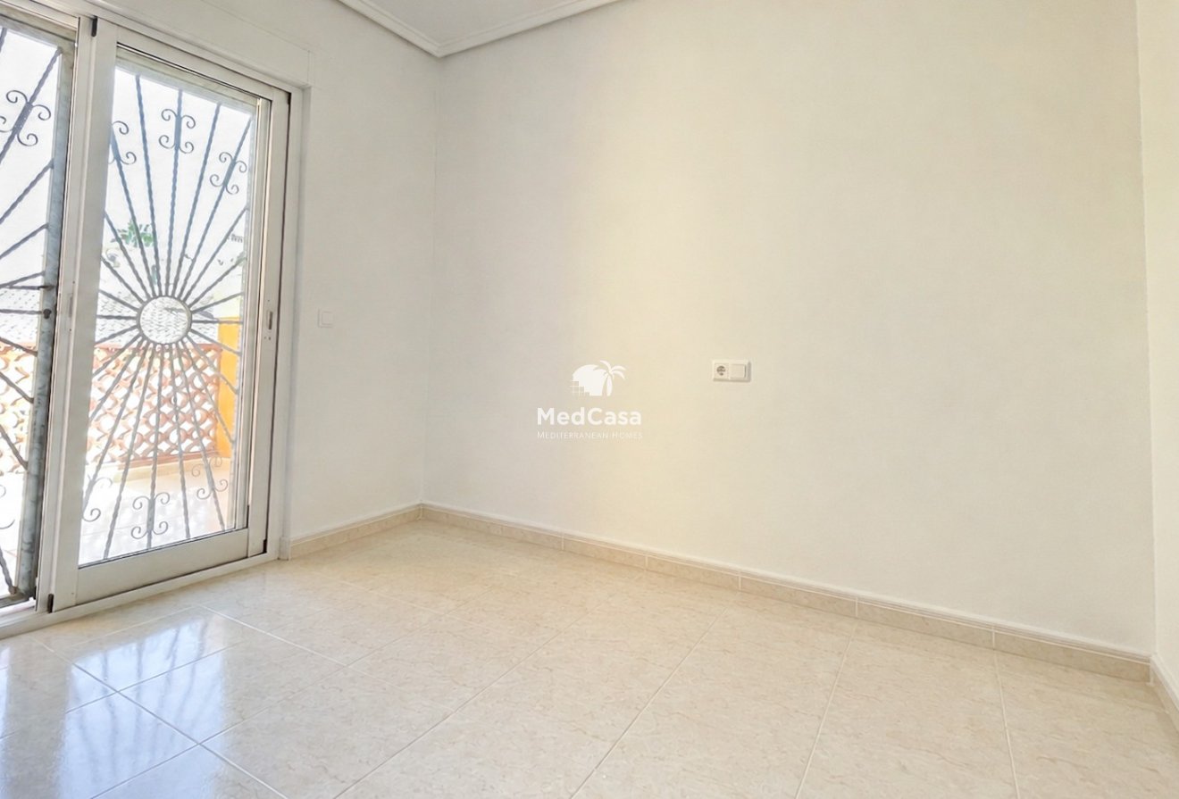 Resale - Townhouse -
Ciudad Quesada - Doña Pepa