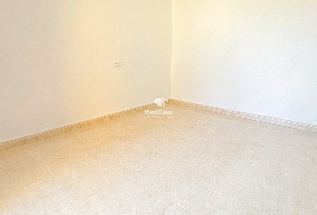 Resale - Townhouse -
Ciudad Quesada - Doña Pepa