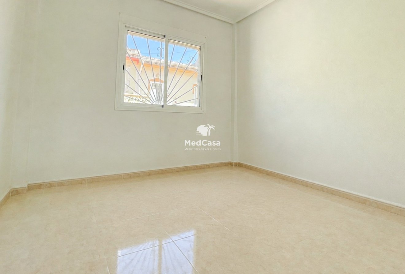 Resale - Townhouse -
Ciudad Quesada - Doña Pepa