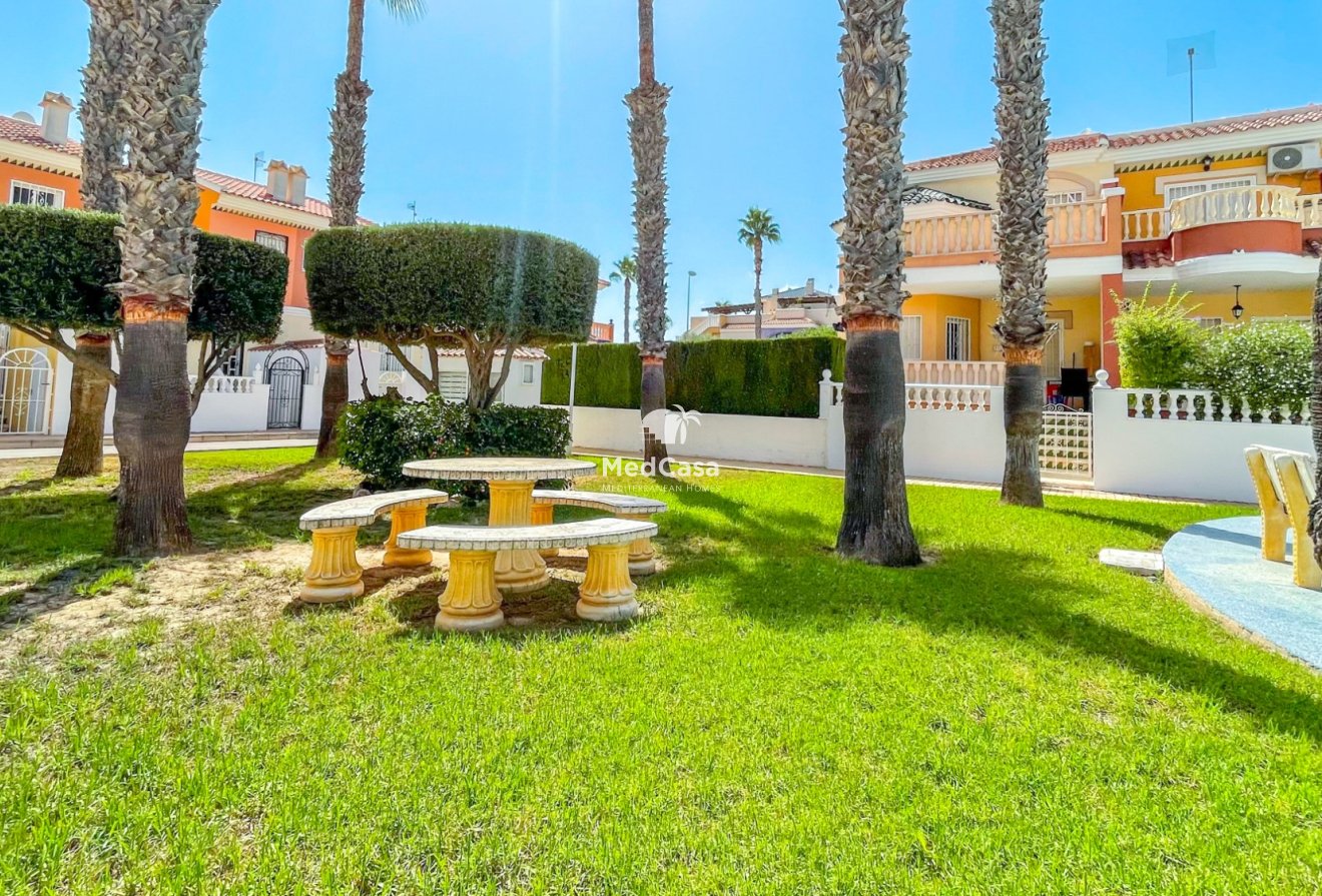 Resale - Townhouse -
Ciudad Quesada - Doña Pepa